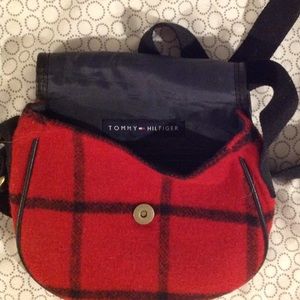 Tommy Hilfiger Bags - Tommy Hilfiger cross body red/black purse Tommy Hilfiger Bags - Tommy Hilfiger cross body red/black purse